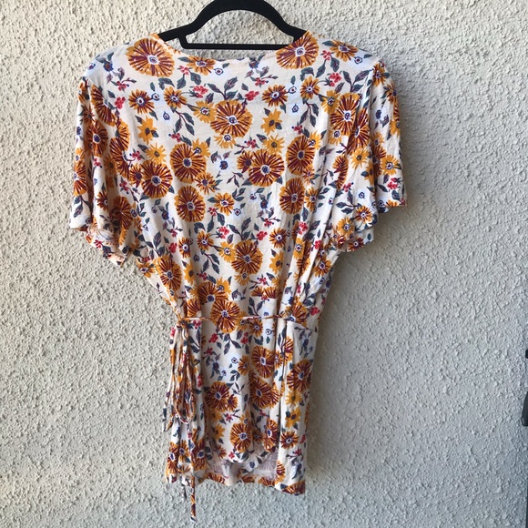 Floral wrap shirt - Picture 3 of 3